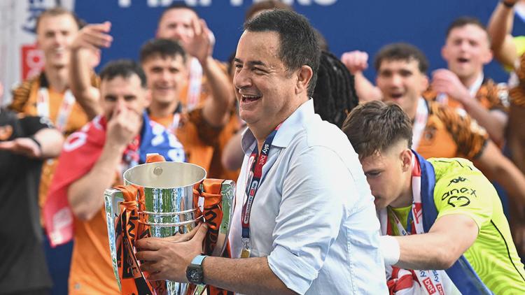 Acun Ilıcalı, Hull City’nin Premier Lig’e yükselişini kariyerinin en büyük başarısı olarak değerlendirdi