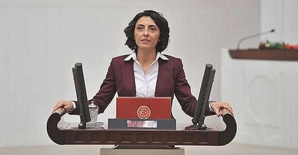 Nurhayat Altaca Kayışoğlu'nun yaşamı ve kariyeri
