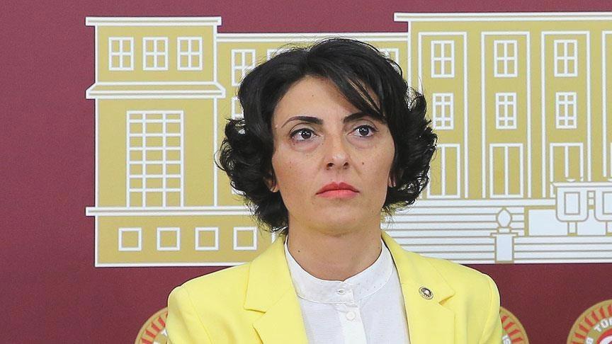 Nurhayat Altaca Kayışoğlu'nun yaşamı ve kariyeri