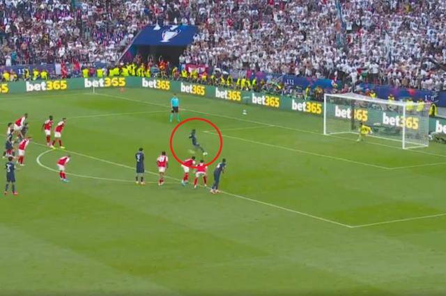 PSG, Şampiyonlar Ligi finalinde Dembele'nin penaltı golüyle Arsenal karşısında skoru 1-1 yaptı