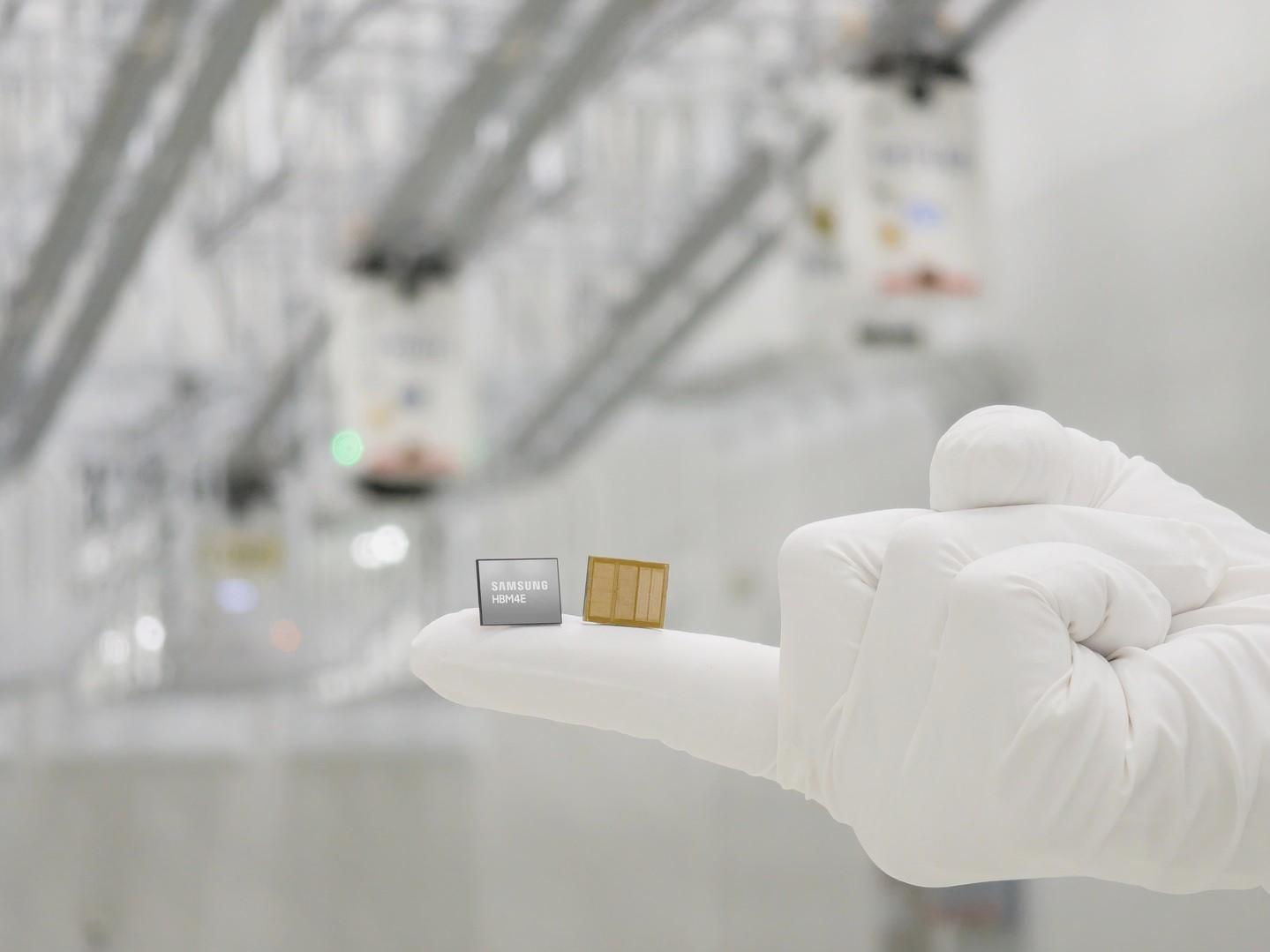 Samsung, 12 katmanlı HBM4E belleğin örnek sevkiyatına başladı