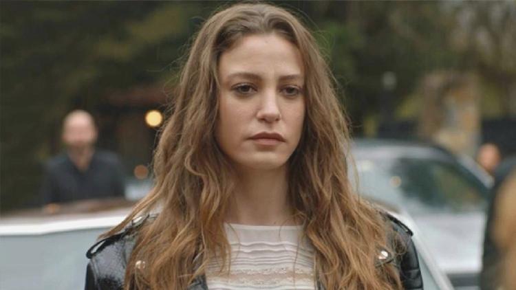Serenay Sarıkaya neden gözaltına alındı, kimdir, kaç yaşında, nereli? 4 Serenay Sarıkaya neden gözaltına alındı, kimdir, kaç yaşında, nereli?