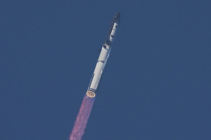 Starship V3 ilk test uçuşunda uzaya ulaştı, güçlendirici geri dönemedi