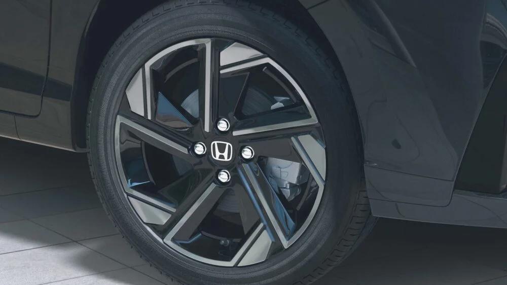 Yenilenen Honda City Hindistan'da tanıtıldı: güncel tasarım, 10,1 inç ekran ve benzinli ile hibrit motor seçenekleri