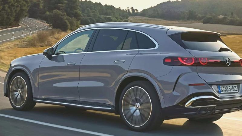 Mercedes-Benz elektrikli GLC ailesine yeni seçenekler getiriyor