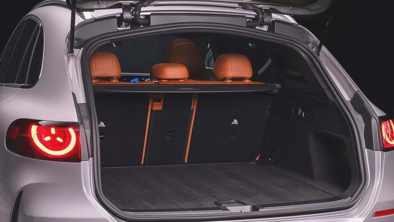 Mercedes-Benz elektrikli GLC ailesine haziranda iki yeni versiyon ekliyor