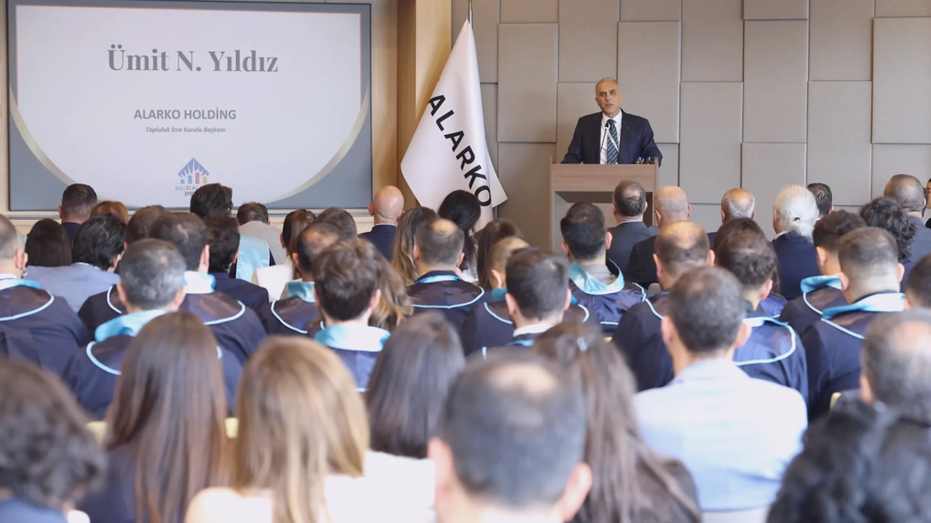 Alarko MBA Programı mezuniyet töreninde 25 kişi diploma aldı