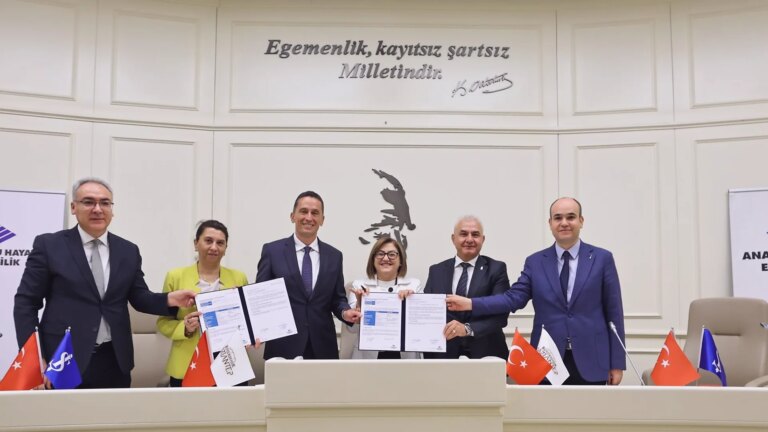 Anadolu Hayat Emeklilik rinnova con Gaziantep la tutela vita per 7.888 dipendenti comunali