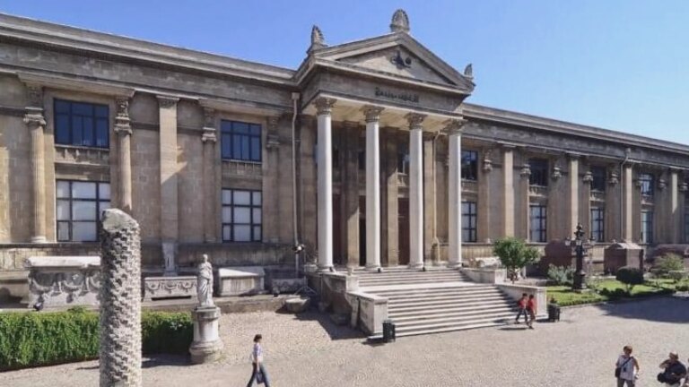İstanbul Arkeoloji Müzesi Konum, Ulaşım, Giriş ve Ziyaret Bilgileri