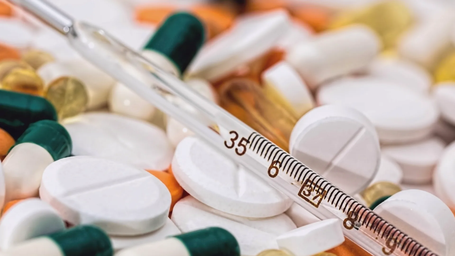 AstraZeneca çalışanları ve ebeveynlerine mevcut kanser talepli grup poliçesi