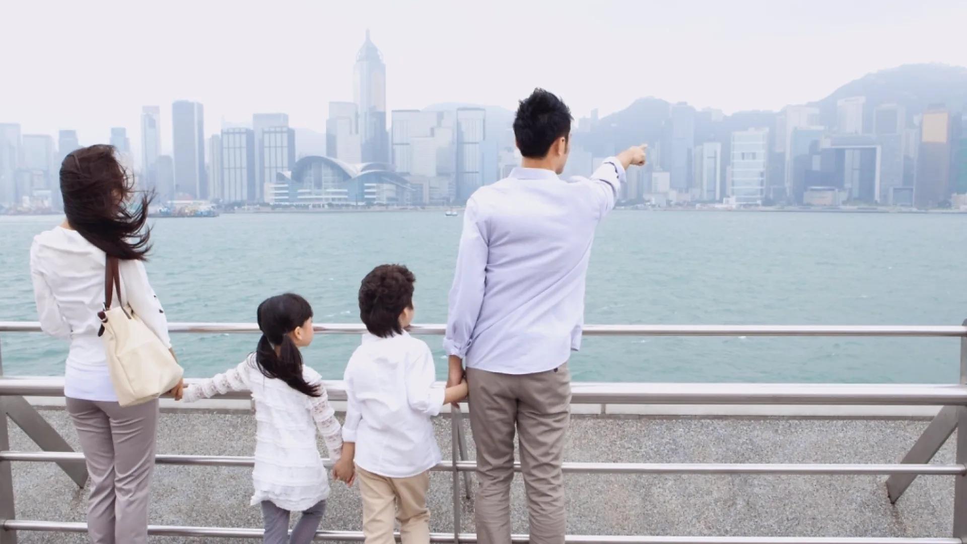 Hong Kong sigorta piyasasında primler %32,3, yeni ofis iş hacmi 18,3 milyar dolara yükseldi