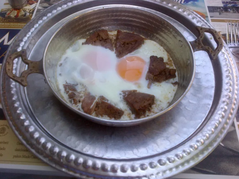 Sahanda Yumurta tarifi