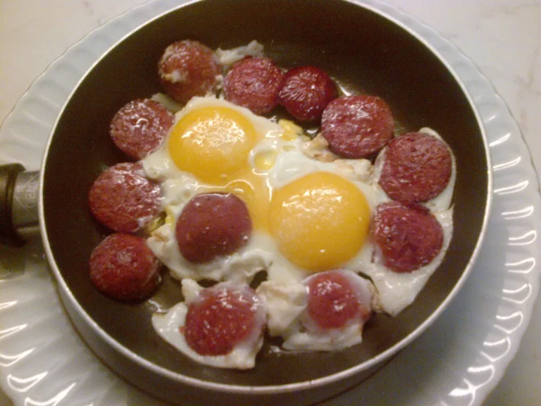 Sucuklu Yumurta tarifi