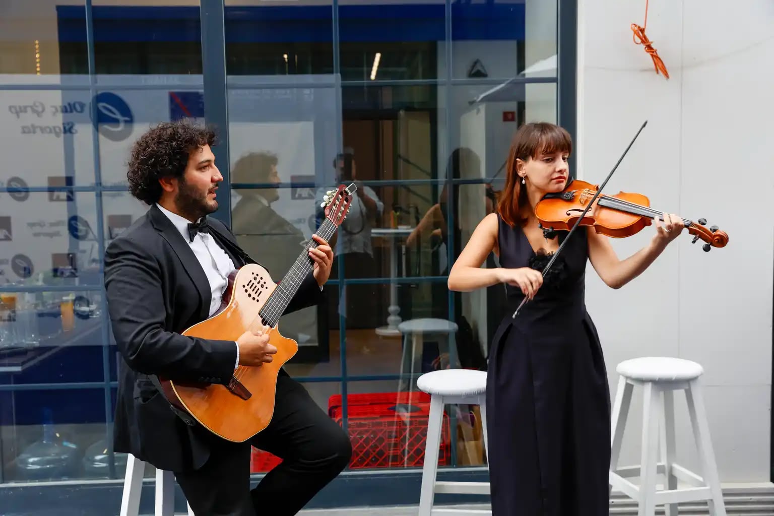 AXA Proje Ofis açılışındaki müzik dinletisi