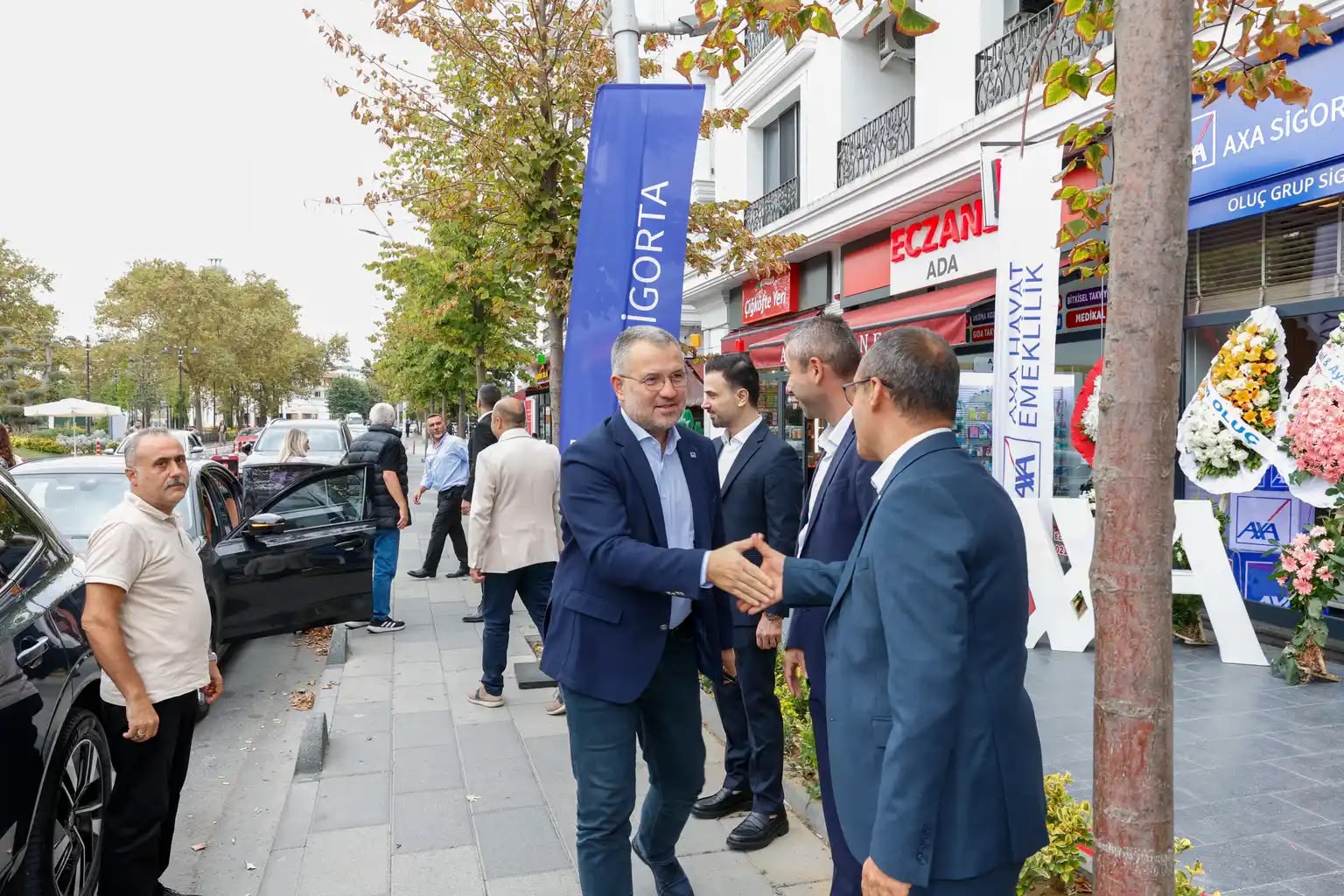 AXA Proje Ofis açılışında davetlilerin karşılanması