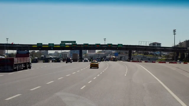 İstanbul Çamlıca otoyol gişelerinde ücretli otoyol geçiş noktası, HGS ihlalli geçiş ve borç sorgulama rehberi