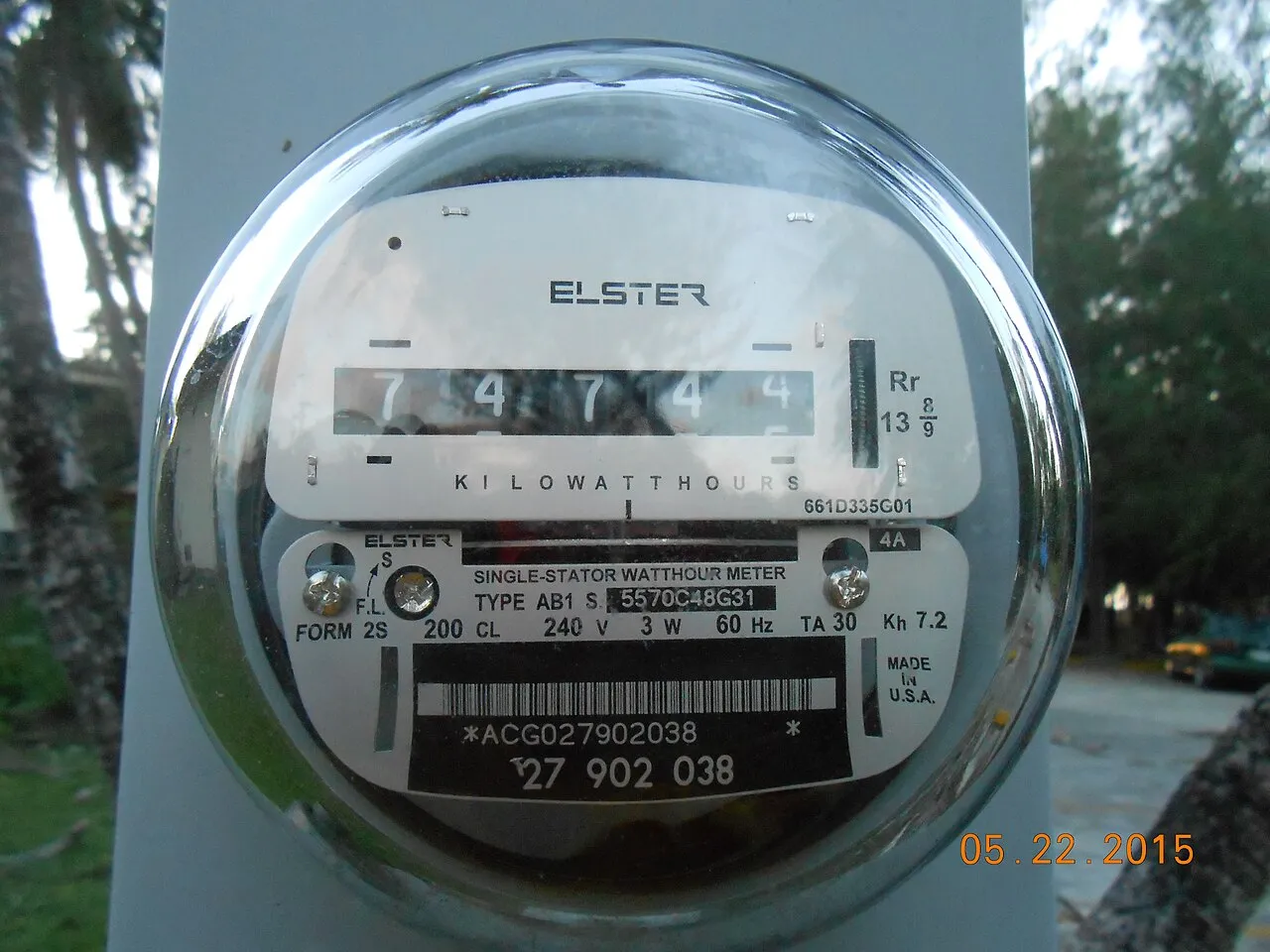 Tüketimi kilovatsaat cinsinden gösteren elektrik sayacı; elektrik aboneliği güvence bedeli ve iade işlemleri temsili fotoğrafı