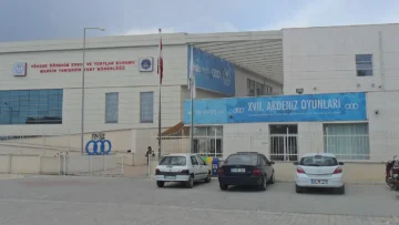 Mersin'de KYK Yenişehir Erkek Öğrenci Yurdu binasının dış görünümü; 2026-2027 GSB yurt izin rehberi
