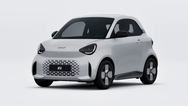 Smart #2 iki kisilik tam elektrikli sehir otomobili beyaz renk