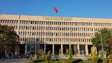 Ankara Adalet Sarayı ana binası; UYAP ve e-Devlet icra dosyası sorgulama konulu rehberin kurumla ilgili fotoğrafı