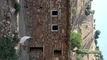 Batman'da kırsal alandaki bir konutun dış görünümü; arsa tapulu meskenler ve DASK hakkında temsili görsel