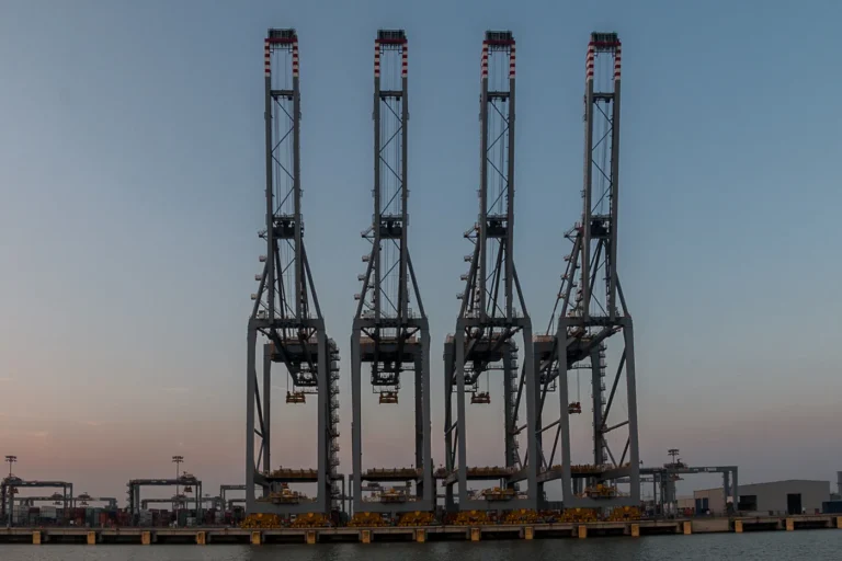 Londra Gateway konteyner terminali ve deniz taşımacılığı altyapısı