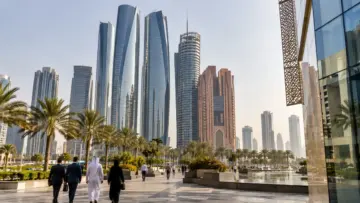 Abu Dabi modern iş merkezi ve finans bölgesi temsilî fotoğrafı