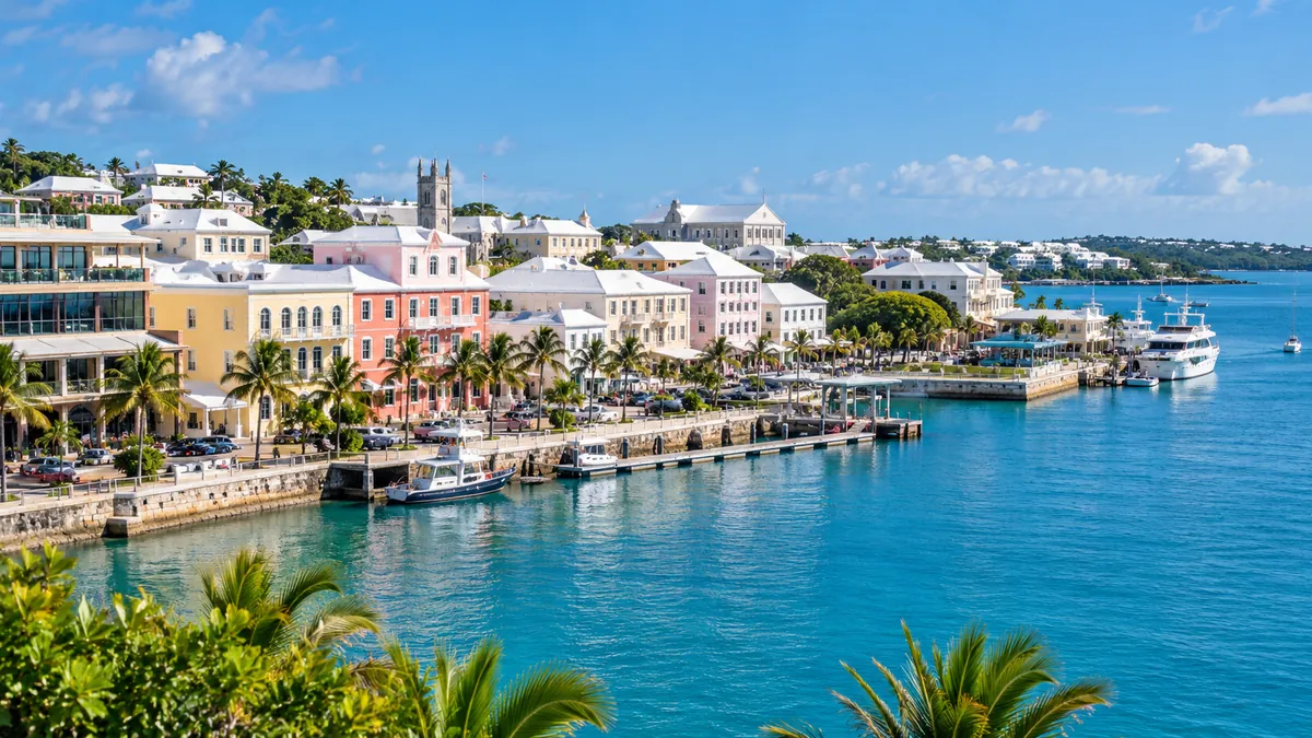 Bermuda Hamilton kiyisinda is merkezi ve liman gorunumu; Arch Capital ucuncu ceyrek finansal sonuclari