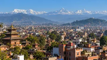 Nepal Katmandu ve Himalaya manzarası, Dünya Bankası deprem afet tahvili haberi için temsili görsel