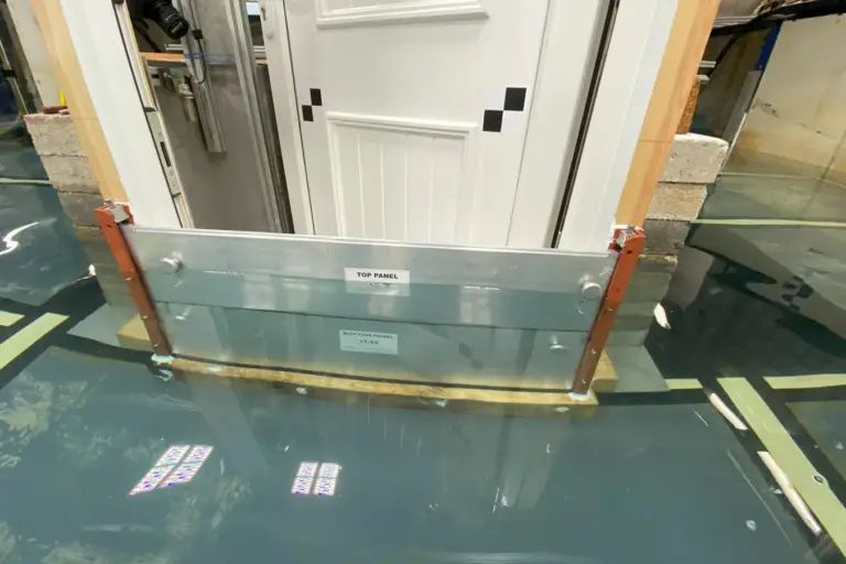 Flood Re Araştırması: Bazı Bantlar Sel Suyunun Kapıdan Sızmasını Yüzde 99 Azalttı