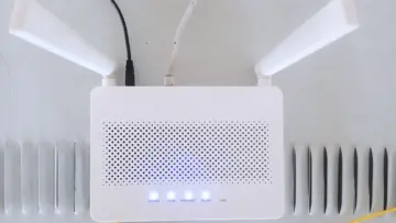 Evde kullanılan kablosuz Wi-Fi yönlendiricisi; internet aboneliği ve modem iadesi