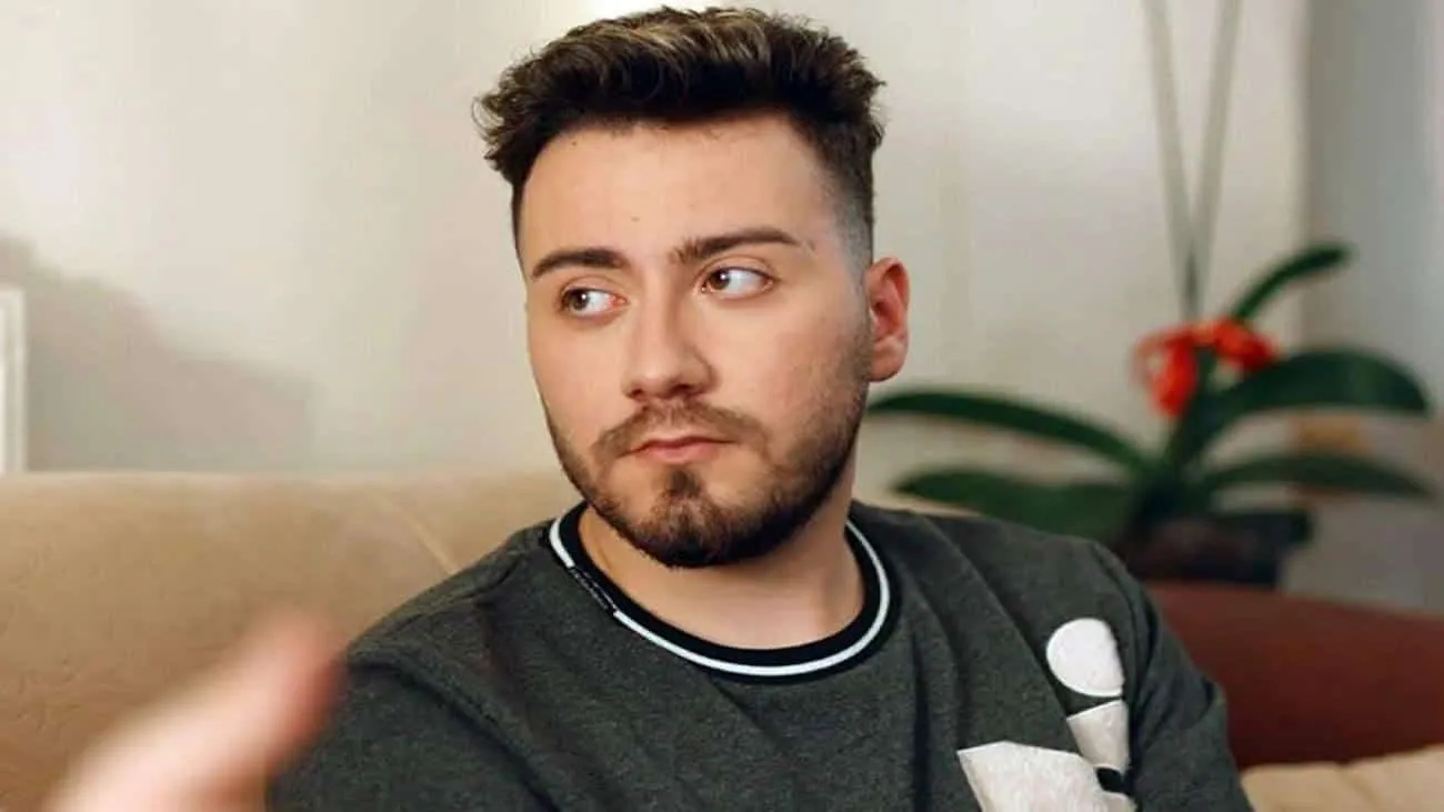 Enes Batur hakkında yakalama kararı sonrası ilk açıklamasını yaptı