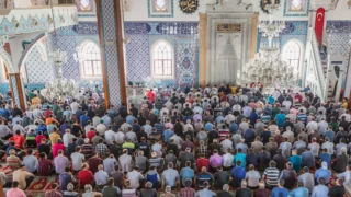 1 Mayıs Cuma selası saat kaçta okunacak? İstanbul, Ankara ve İzmir cuma namazı saatleri