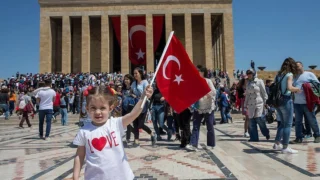 23 NİSAN RESMİ TATİL Mİ? 2025 Resmi Tatil Takvimi: 22 Nisan yarım gün mü, 23 Nisan hangi güne denk geliyor? İşte cevabı
