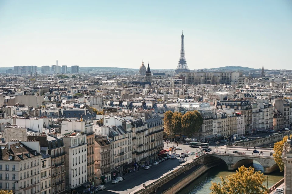 Paris iş bölgesi ve Allianz Commercial captive çözümleri haberi