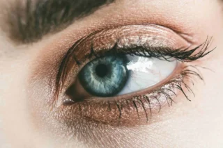 Göz seğirmesi hangi vitamin eksikliğinden olur?