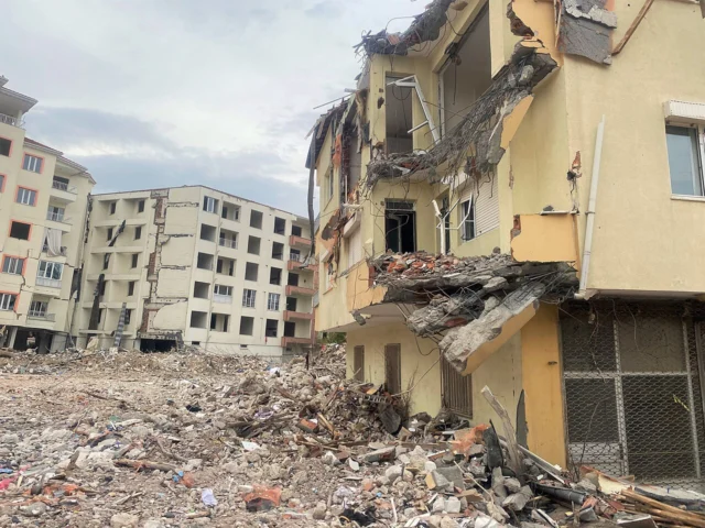 Depremde hasar gören apartmanlar - DASK yüzde 2 muafiyet ve hasar ödemesi