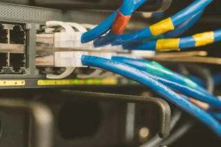 Modem ışıkları neden yanıp söner?