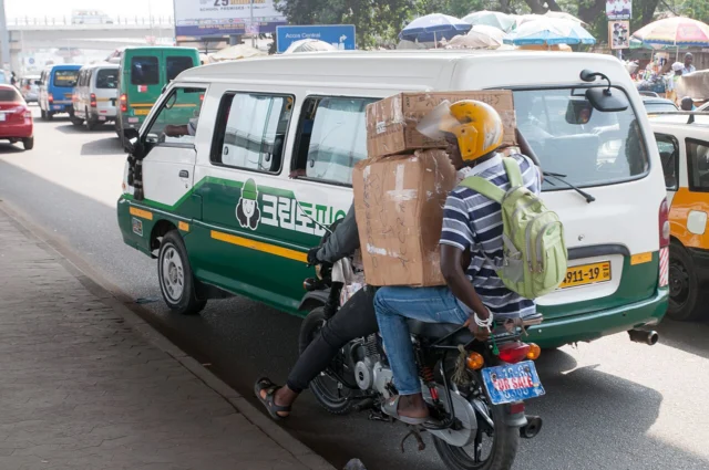Trafikte seyreden motosiklet - motosiklet trafik sigortası 2026