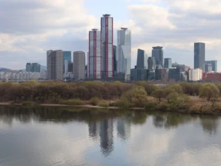 Seul Yeouido finans bölgesi ve Güney Kore sigorta sektörü