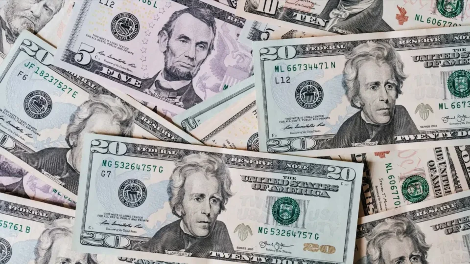 Tayvanlı Hayat Sigortası Şirketleri 32 Milyar Dolarlık Döviz Uyuşmazlığı Nedeniyle Artan Riskle Karşı Karşıya