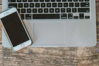 Telefon ekranı neden kendi kendine basıyor?