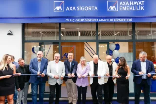 AXA Proje Ofis açılışında gerçekleştirilen kurdele kesim töreni