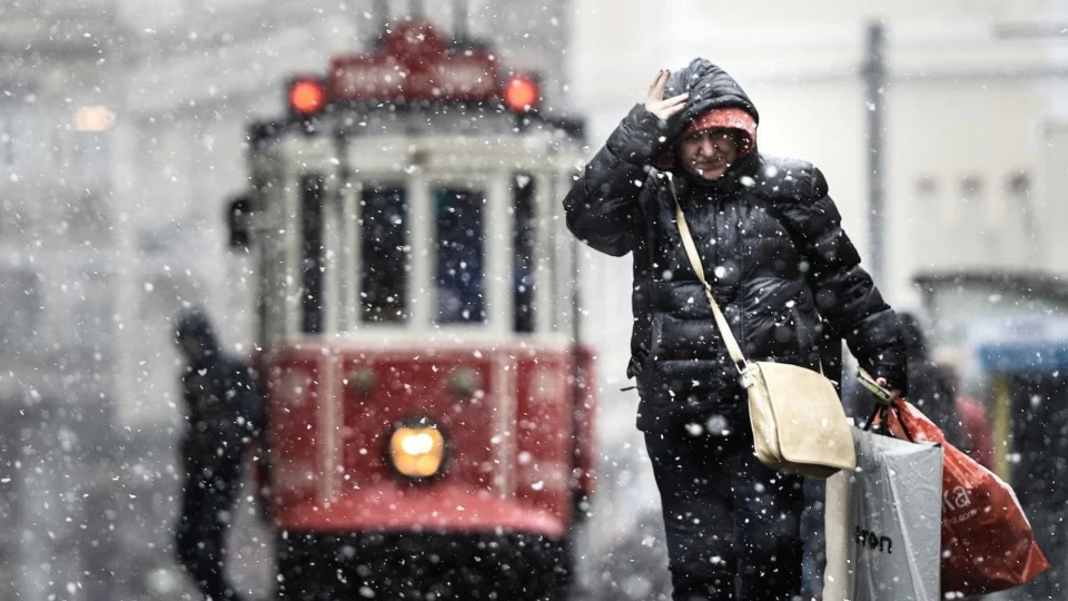 AKOM İstanbul için kar yağışı uyarısı yaptı, tarih açıklandı