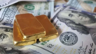 Altın Ons Fiyatı İlk Kez 5 Bin Doları Geçerek Tarihi Zirveye Ulaştı