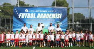 Antalya Büyükşehir Belediyesi Futbol Akademisi’nden Çocuklara Ücretsiz Spor Fırsatı