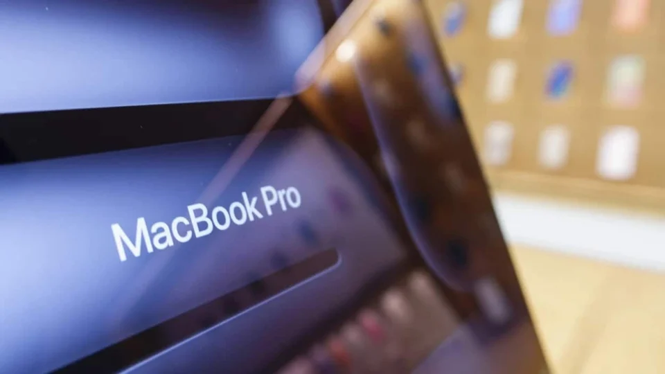 Apple Set to Launch First Touchscreen MacBook Pro with OLED Display by 2026