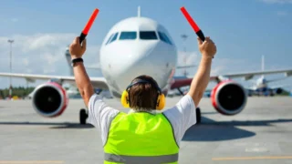 Apron Memuru Nasıl Olunur? Görevleri, Şartları ve Maaşları (2025)