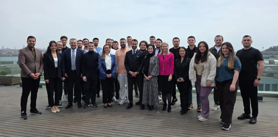 AXA International Markets yöneticileri AXA Türkiye’de genç sigortacılarla buluştu
