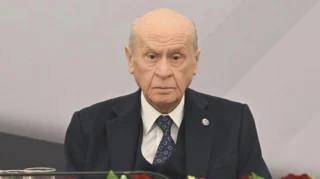 Bahçeli’nin açıklamalarında bilgi, kültür, töre ve gençliğin toplumsal rolü vurgulanıyor